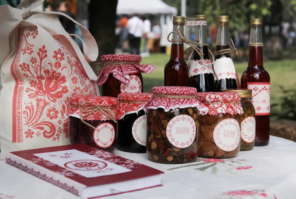 Preserves with folk-pattern labels and the association’s recipe book