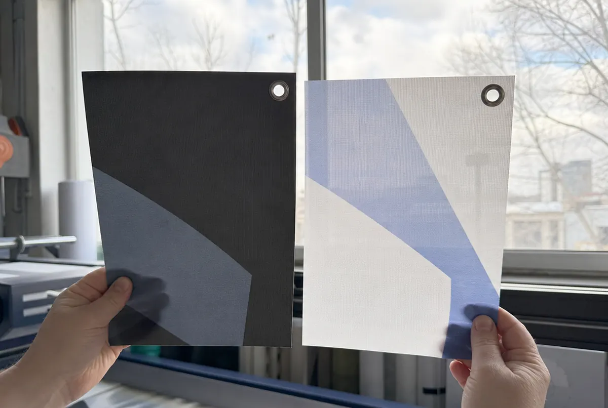 Échantillon de blockout à contre-jour à côté d’une bâche classique translucide