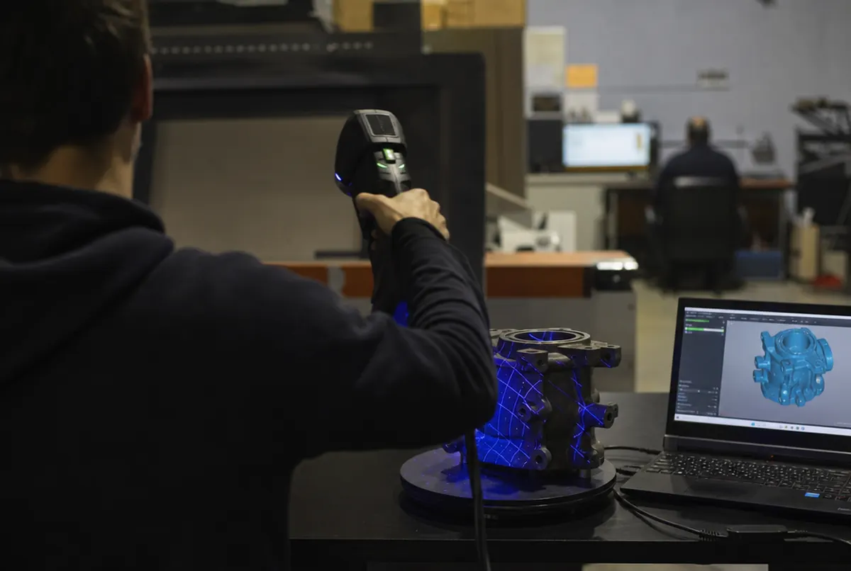 Scanning a part with a handheld 3D scanner on a turntable