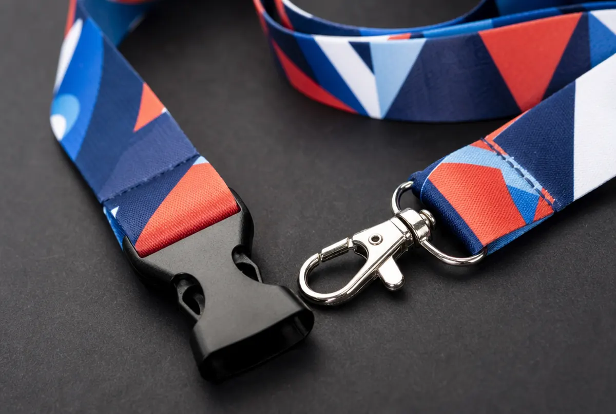 Lanyard-Enden mit Sicherheitsverschluss und Karabinerhaken