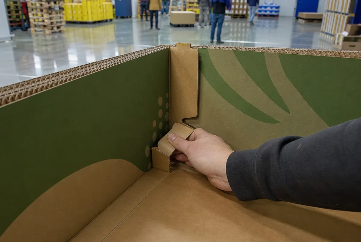 Close-up inside a dump bin: inner print, reinforced bottom and snap-lock tabs