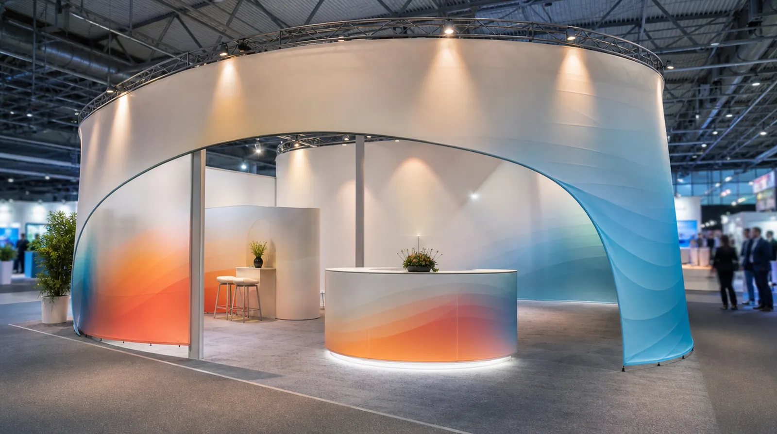 Stand de salon aux murs en tissu tendu imprimé, hall d'exposition
